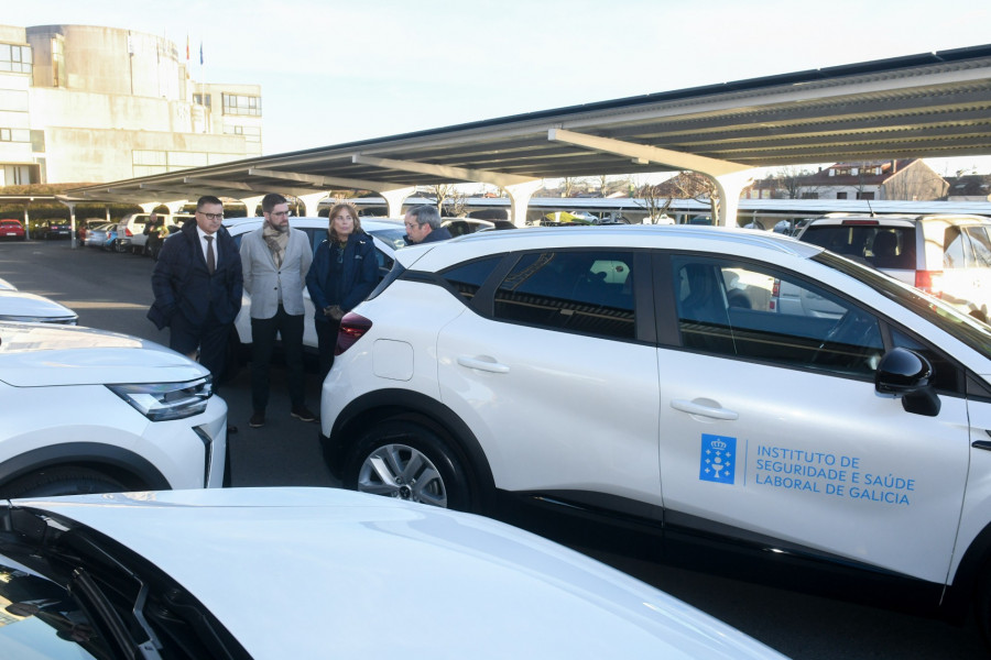 La Xunta entrega 11 nuevos coches híbridos al Instituto de Seguridad y Salud Laboral de Galicia