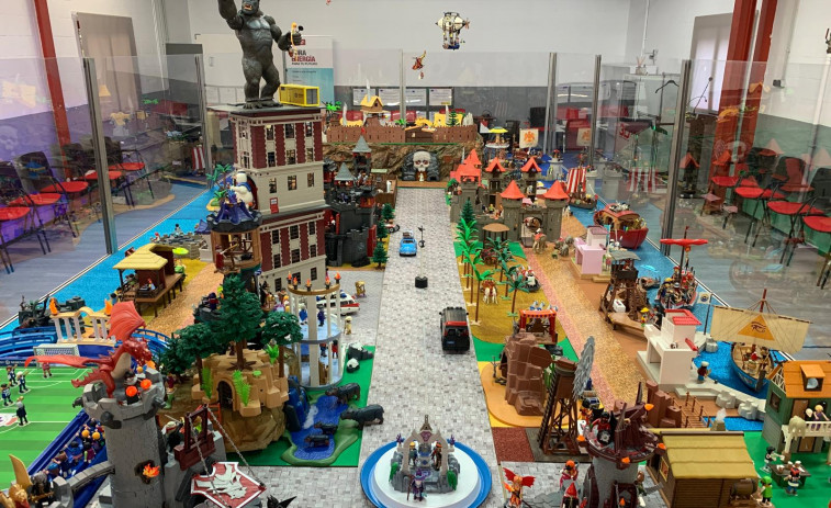 El espíritu de la Navidad invade Bergondo: el triple de iluminación y más de mil clicks de Playmobil