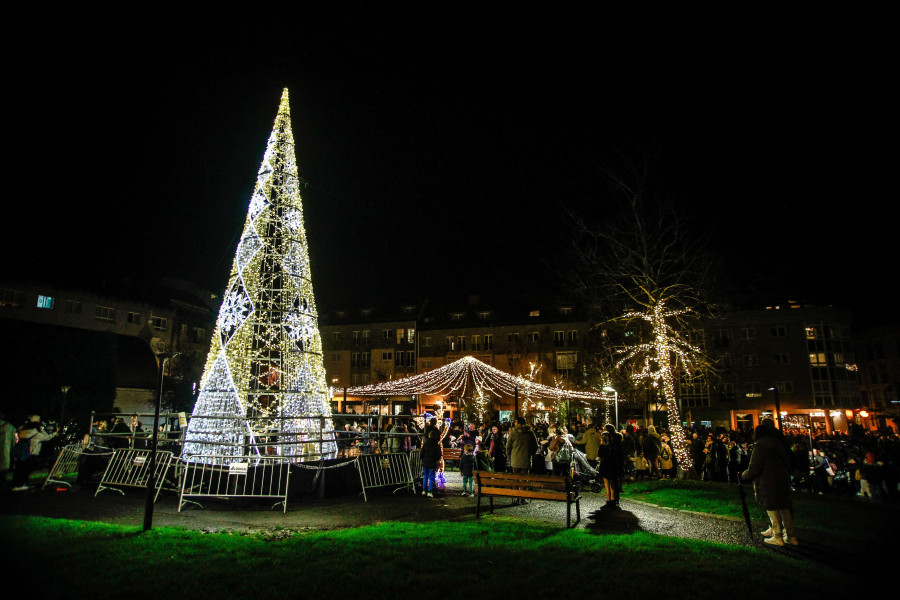 Navidad en A Coruña y su área | Qué hacer el 17 de diciembre: Mercado de Navidad en Arteixo y luces en María Pita