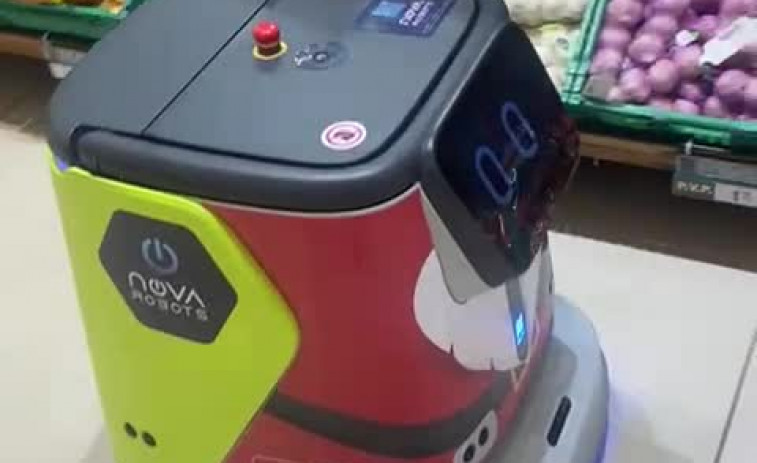 Un robot sorprende a los clientes del Gadis de San Agustín: 