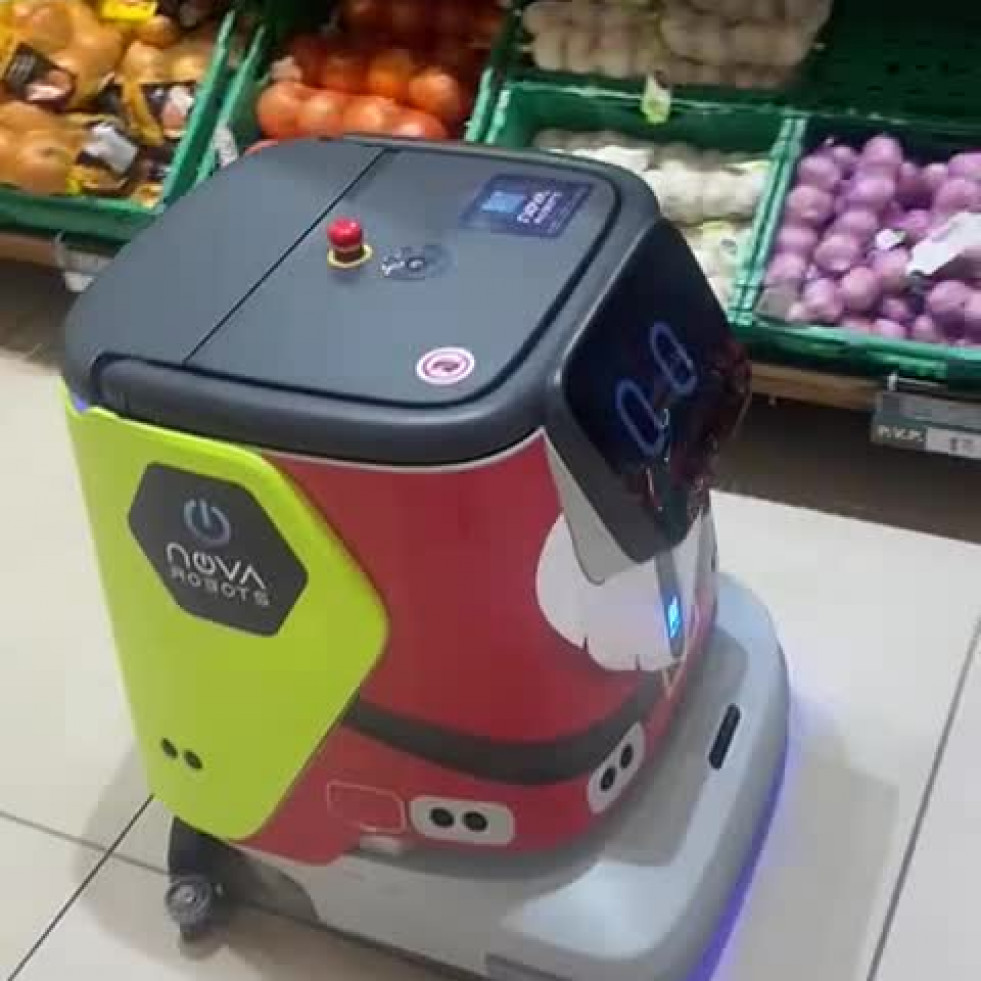 Un robot sorprende a los clientes del Gadis de San Agustín: 