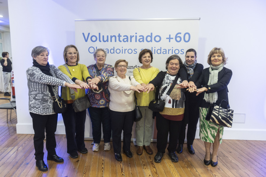 El Espazo +60 Afundación entrega la recaudación de su tienda solidaria a la Cruz Roja de Betanzos