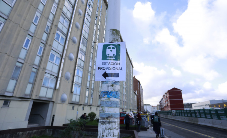 Los nuevos carteles no palian el caos en los accesos a la estación de tren