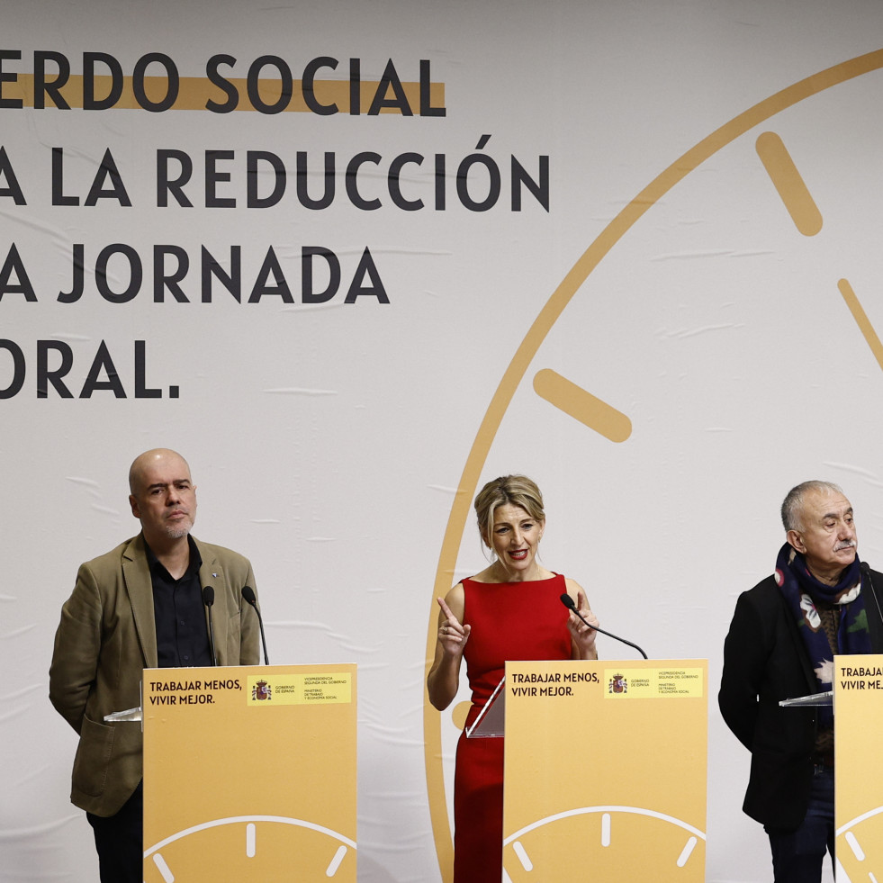 El Gobierno firma con CCOO y UGT el acuerdo para reducir la jornada en 2025