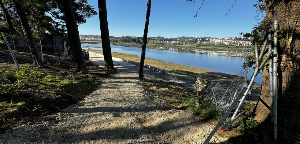 Oleiros denuncia que el paseo de la ría de O Burgo “supón un inferno” tras la obra de dragado