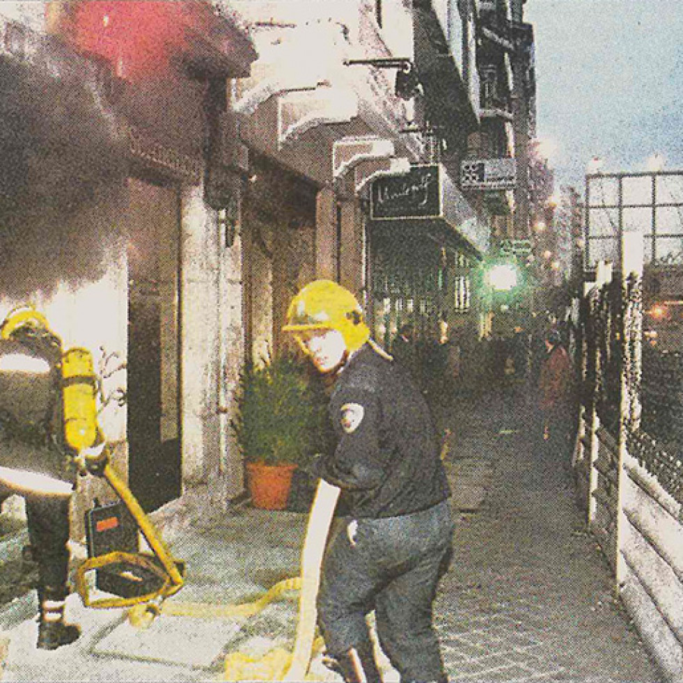 Hace 25 años | Un incendio en un local de Linares Rivas provoca la alarma en la zona