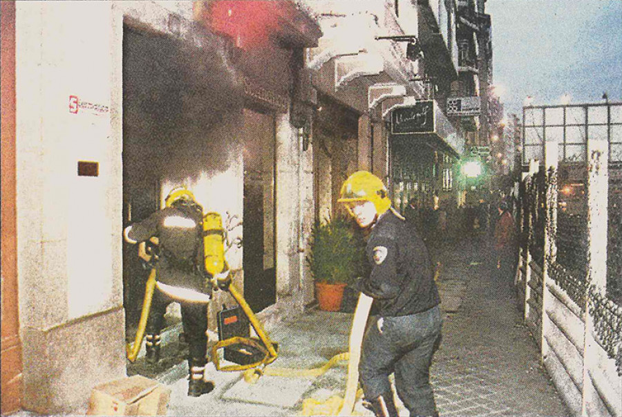 Hace 25 años | Un incendio en un local de Linares Rivas provoca la alarma en la zona