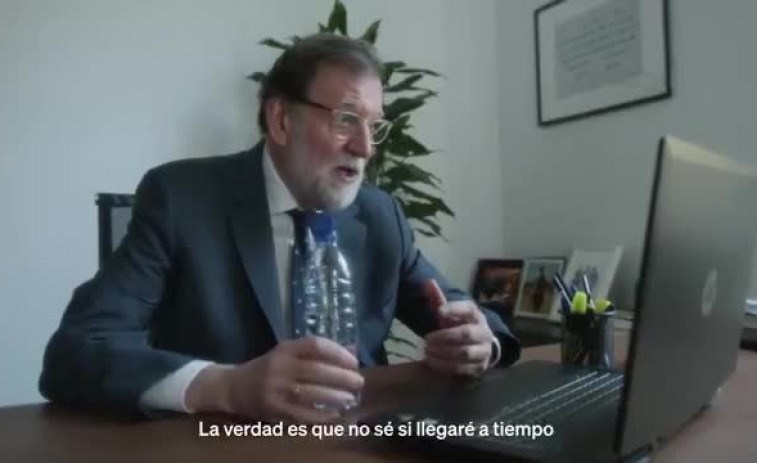 Rueda reúne en su vídeo de Navidad a Mariah Carey, Rajoy y su tapón, Feijóo, un Mozo de Arousa y Koldo García