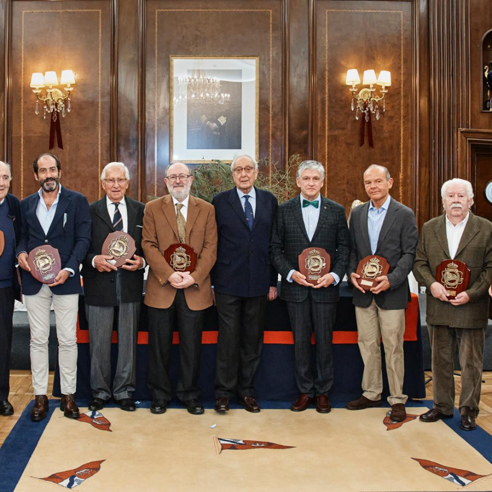 Los doce 'veteranos' que cumplen 40 años como socios del Náutico de A Coruña