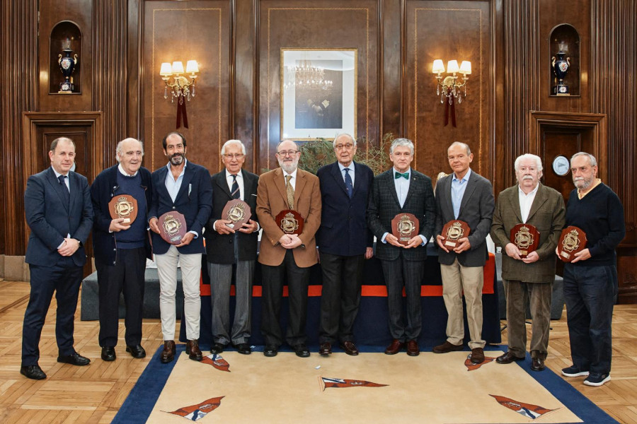 Los doce 'veteranos' que cumplen 40 años como socios del Náutico de A Coruña