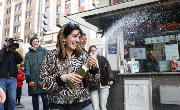 El número 75143, penúltimo Quinto Premio, cae también íntegro en Madrid