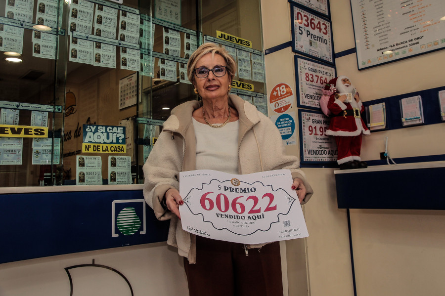 Quinto Premio de la Lotería de Navidad en la plaza de Pontevedra, A Coruña: "Es una recompensa por este año"