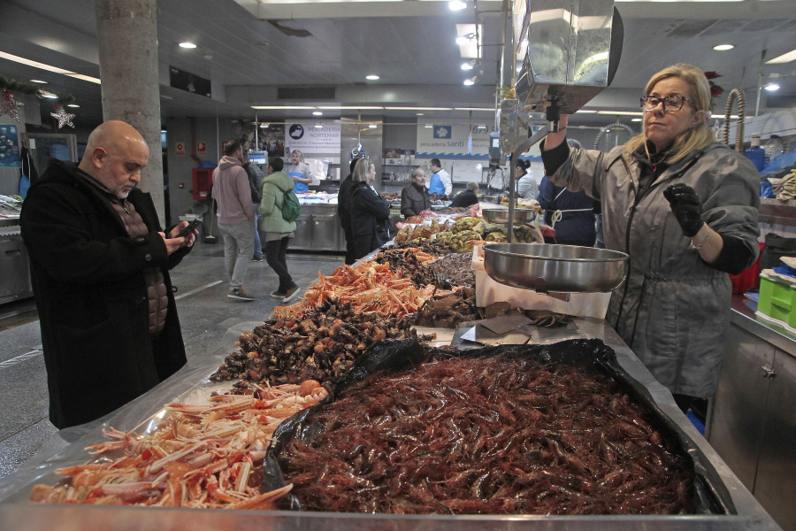 La plaza de Lugo saborea la Navidad con precios de tres cifras: "Mañana nos la jugamos"