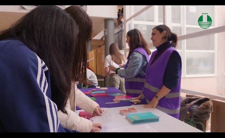 A Coruña pasa del burrito sabanero y felicita la Navidad con libros, cantareiras, un acelerador de partículas y ¿Papá Noel?