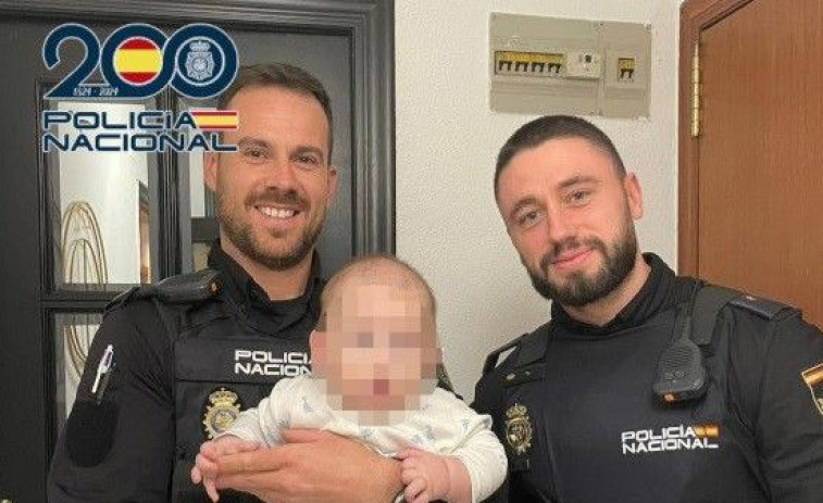 Dos policías salvan a un bebé de seis meses que no podía respirar en Alicante