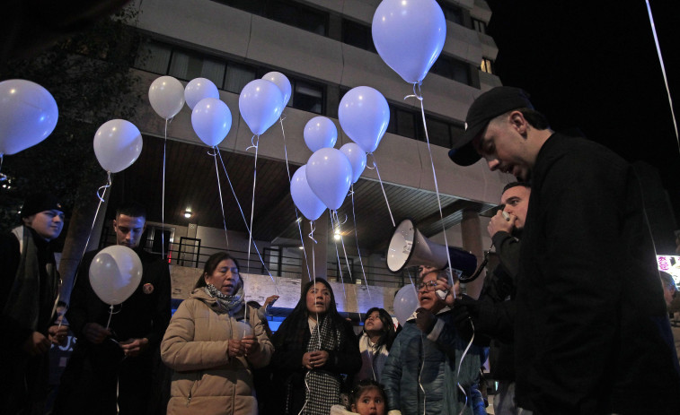 Globos al cielo para recordar a Yoel Quispe, el joven asesinado en el centro de A Coruña hace un año