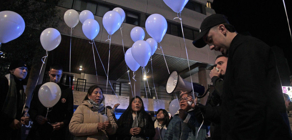 Globos al cielo para recordar a Yoel Quispe, el joven asesinado en el centro de A Coruña hace un año