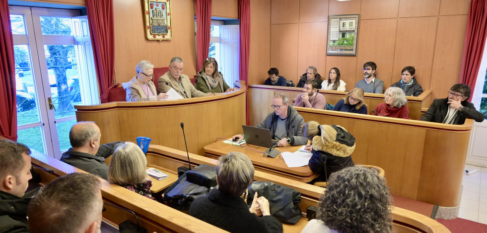 Oleiros cierra el curso político con bronca y descalificaciones en el pleno