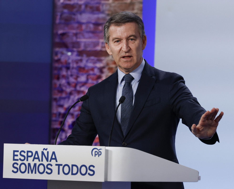 El líder del PP, Alberto Núñez Feijóo, durante su intervención este viernes en Madrid para realizar balance del año 2024. EFE Chema Moya