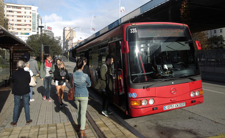 Los estudiantes coruñeses le piden a 2025 que la línea UDC opere por los barrios y tenga más frecuencia