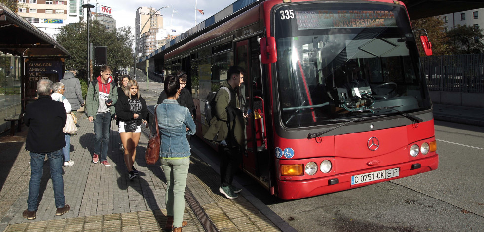 Los estudiantes coruñeses le piden a 2025 que la línea UDC opere por los barrios y tenga más frecuencia