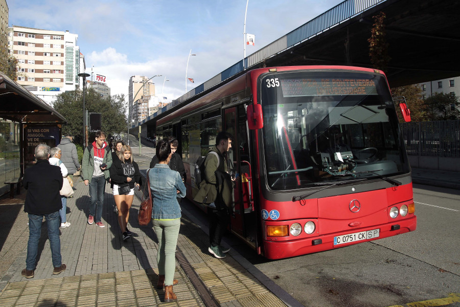 Los estudiantes coruñeses le piden a 2025 que la línea UDC opere por los barrios y tenga más frecuencia