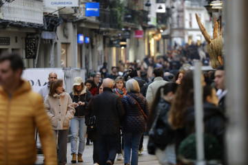 Gran afluencia de personas en la tarde de ayer por la calle Real  patricia g. fraga