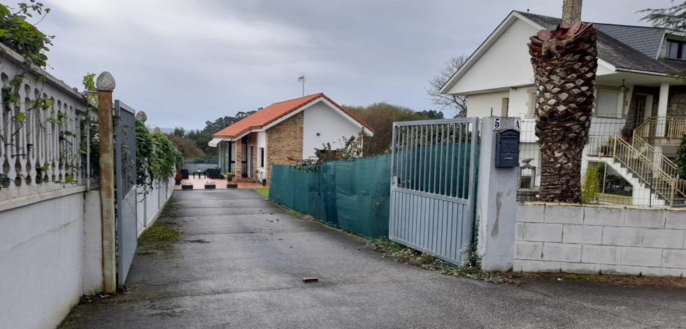 Telefónica tarda más de un año en retirar el cableado que se desplomó en una zona residencial de Dorneda