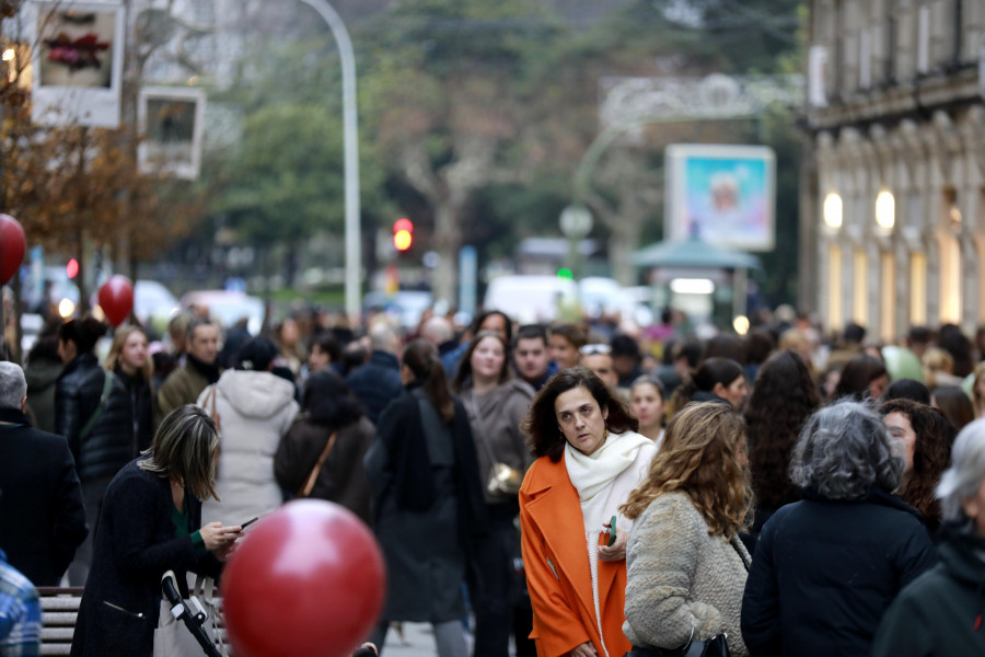 Los coruñeses apuran hasta el último momento para comprar regalos de Navidad