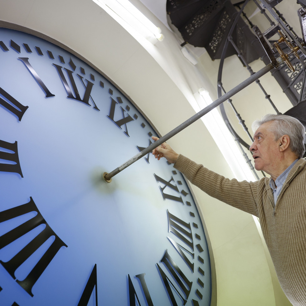 El reloj de la Puerta del Sol, a punto para las campanadas de Nochevieja