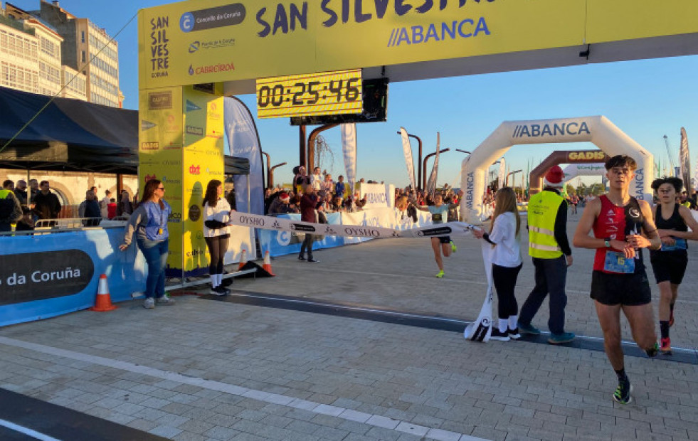 Anxo Castro e Irene Lorenzo, ganadores de la San Silvestre Coruña