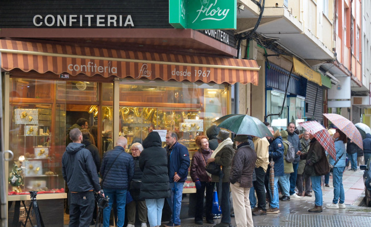 La devoción por el roscón de Reyes provoca grandes colas en A Coruña