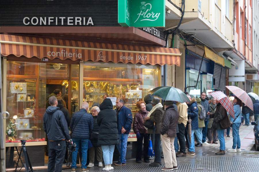 La devoción por el roscón de Reyes provoca grandes colas en A Coruña