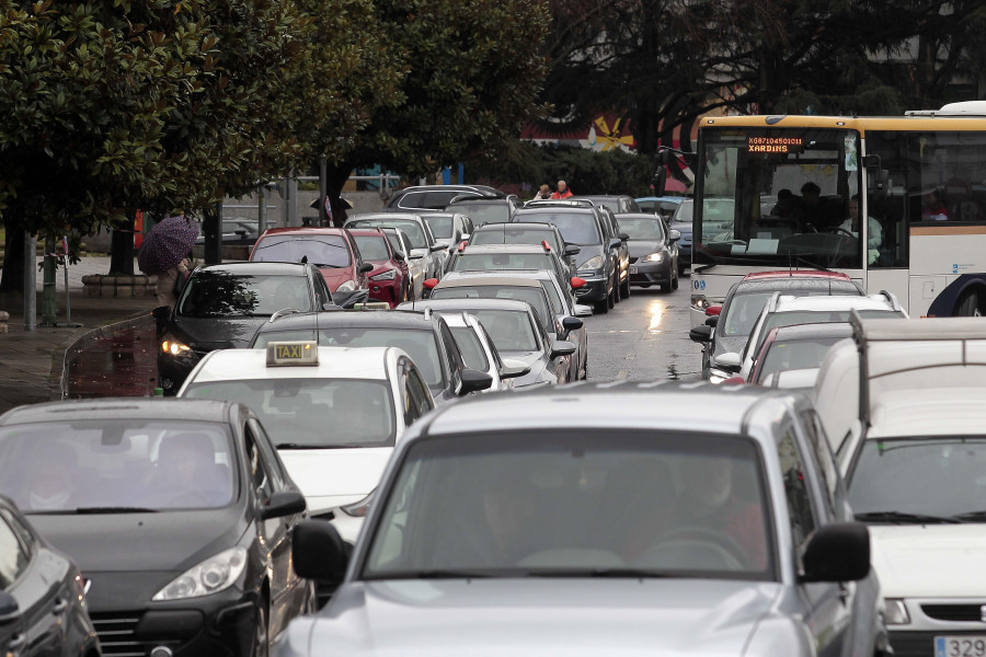 El tráfico generado por las compras colapsa la zona de Ramón y Cajal