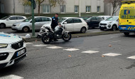 Un motorista resulta herido en el cruce de la Ronda de Outeiro con la avenida Gran Canaria