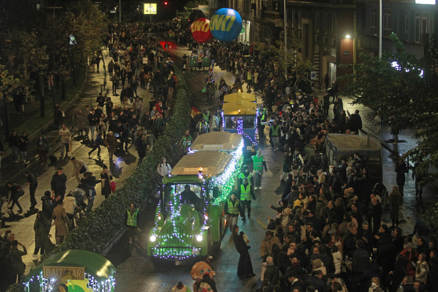 La ilusión se impone al viento y los Reyes traen su magia a la ciudad