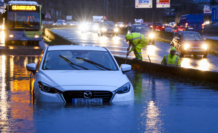 Inundaciones y caídas de árboles al paso del temporal en Galicia