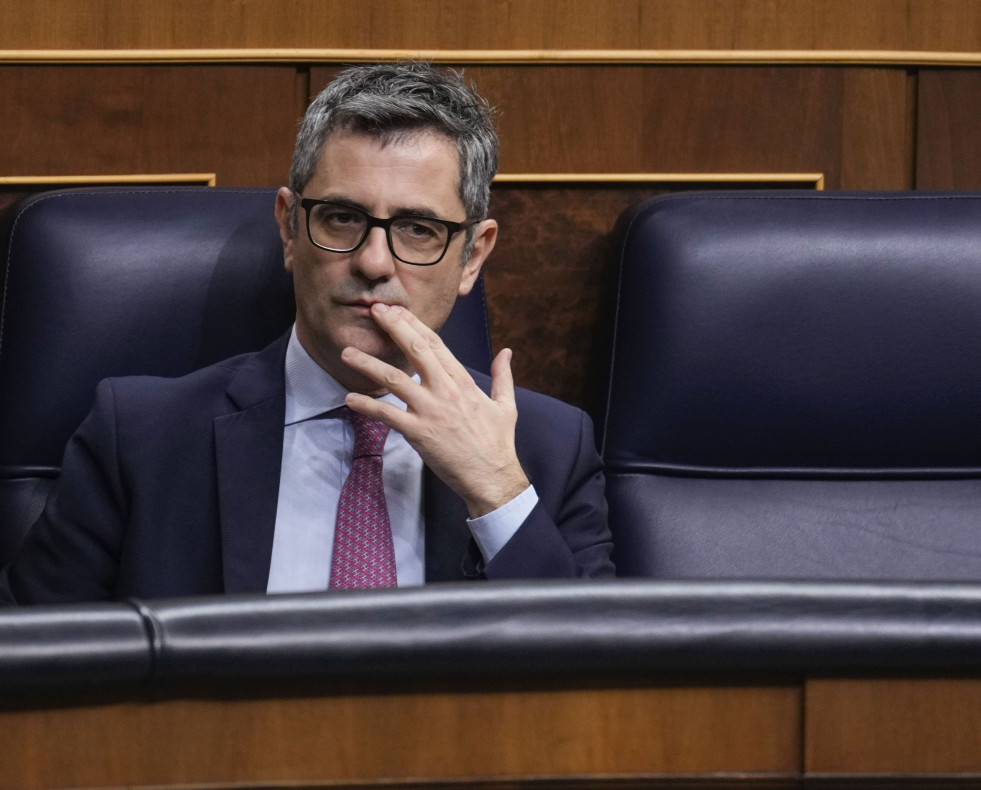 MADRID, 26/11/2024.- El ministro de la Presidencia, Justicia y Relaciones con las Cortes, Félix Bolaños, asiste al pleno celebrado este martes en el Congreso de los Diputados. EFE/ Borja Sánchez-Tr