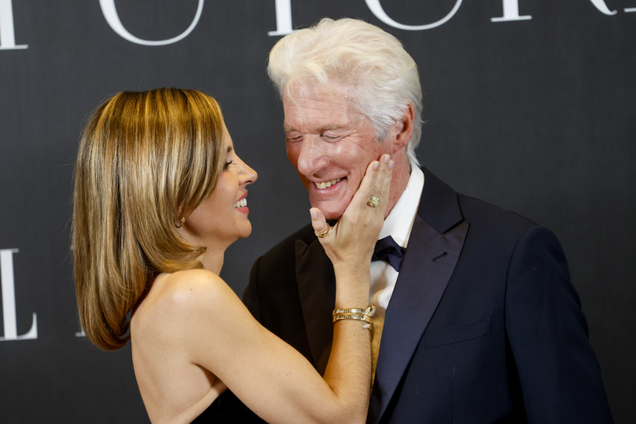 Richard Gere, acompañado de la coruñesa Alejandra Silva, asiste al musical 'Gypsy'