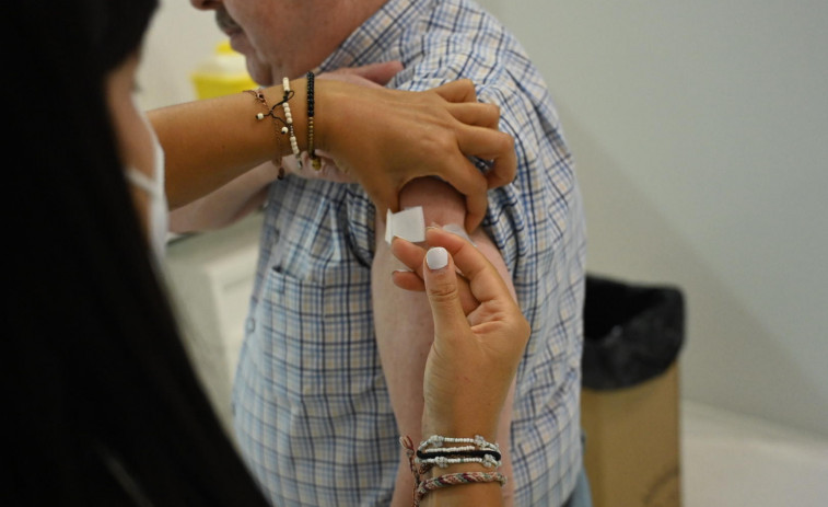 Los coruñeses mayores de 60 años son los que más se vacunan contra la gripe en Galicia