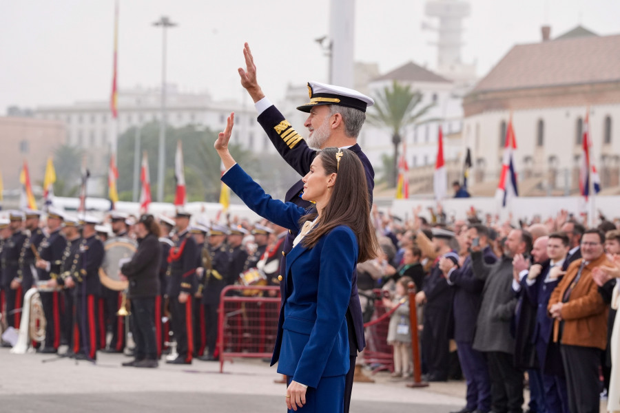 Los reyes despiden a la princesa Leonor entre lágrimas, sonrisas y mucha emoción