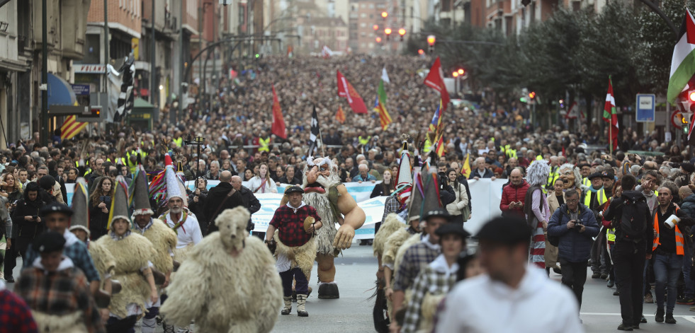 Varios miles de personas marchan en Bilbao en apoyo a los derechos de los presos de ETA