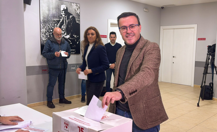 Gallardo gana las primarias con el 62,61% y seguirá al frente del PSOE