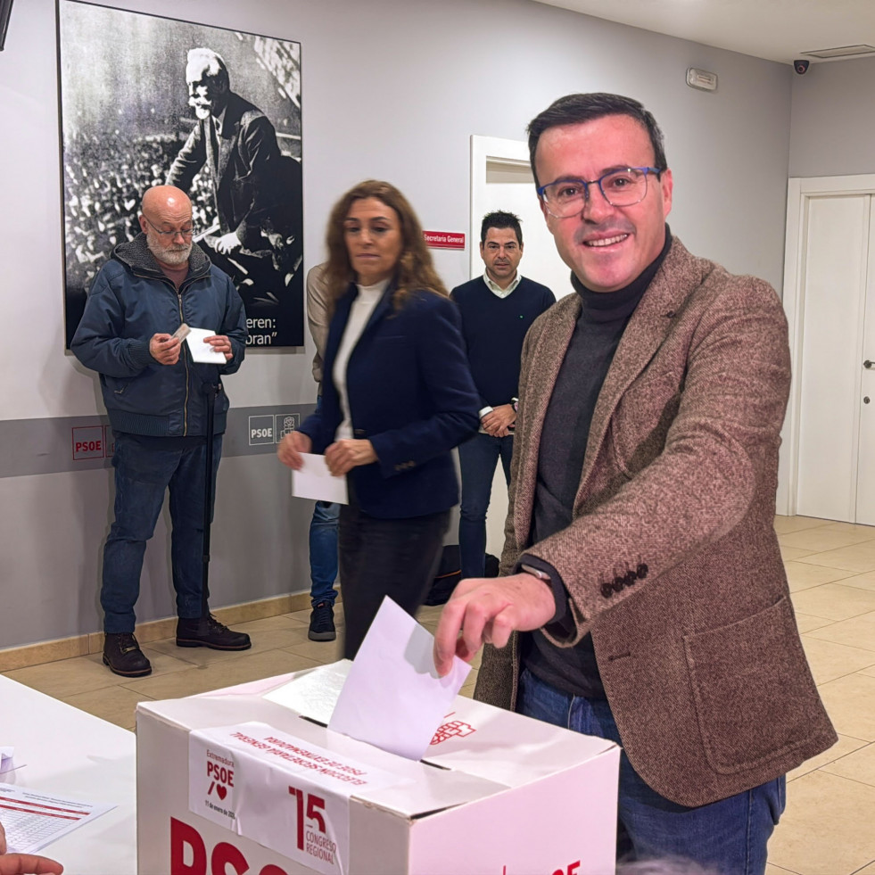 Gallardo gana las primarias con el 62,61% y seguirá al frente del PSOE