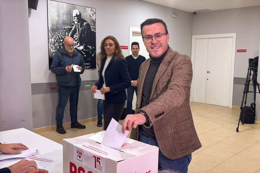 Gallardo gana las primarias con el 62,61% y seguirá al frente del PSOE