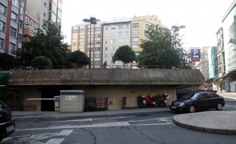 Hace 25 años | El parking de la plaza de Monforte se abre después de 21 meses de obras