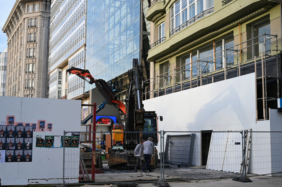 Retirada de la valla del cine Avenida @ Pedro Puig (2)