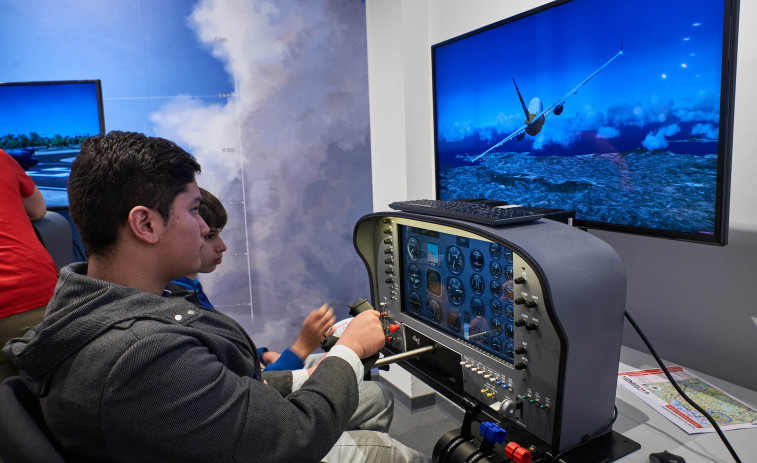 Los centros educativos de toda Galicia ya pueden reservar plaza en el Aula Newton, que permite al alumnado iniciarse de manera gratuita en el mundo de la aviación