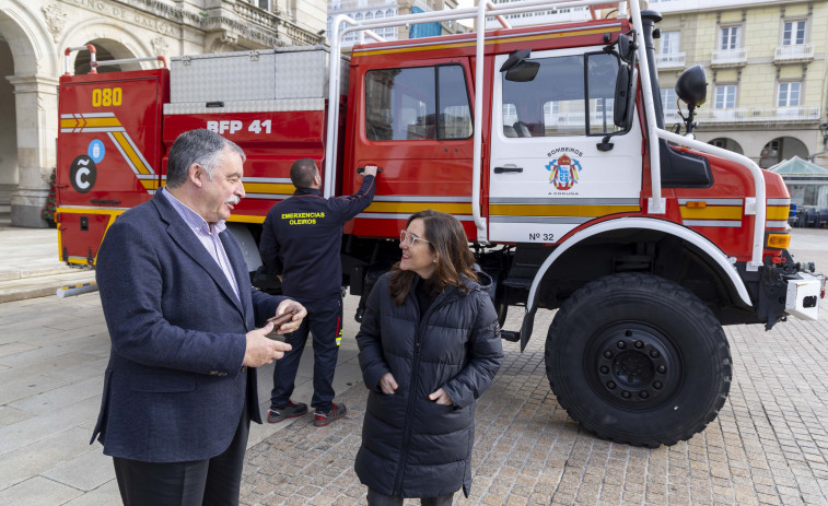 A Coruña cede a Oleiros un camión de bomberos