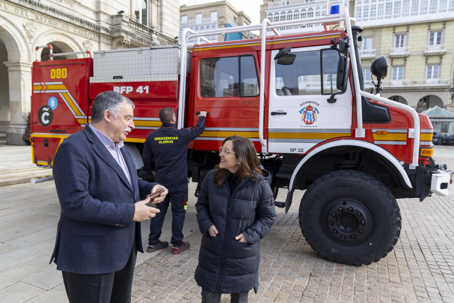 A Coruña cede a Oleiros un camión de bomberos